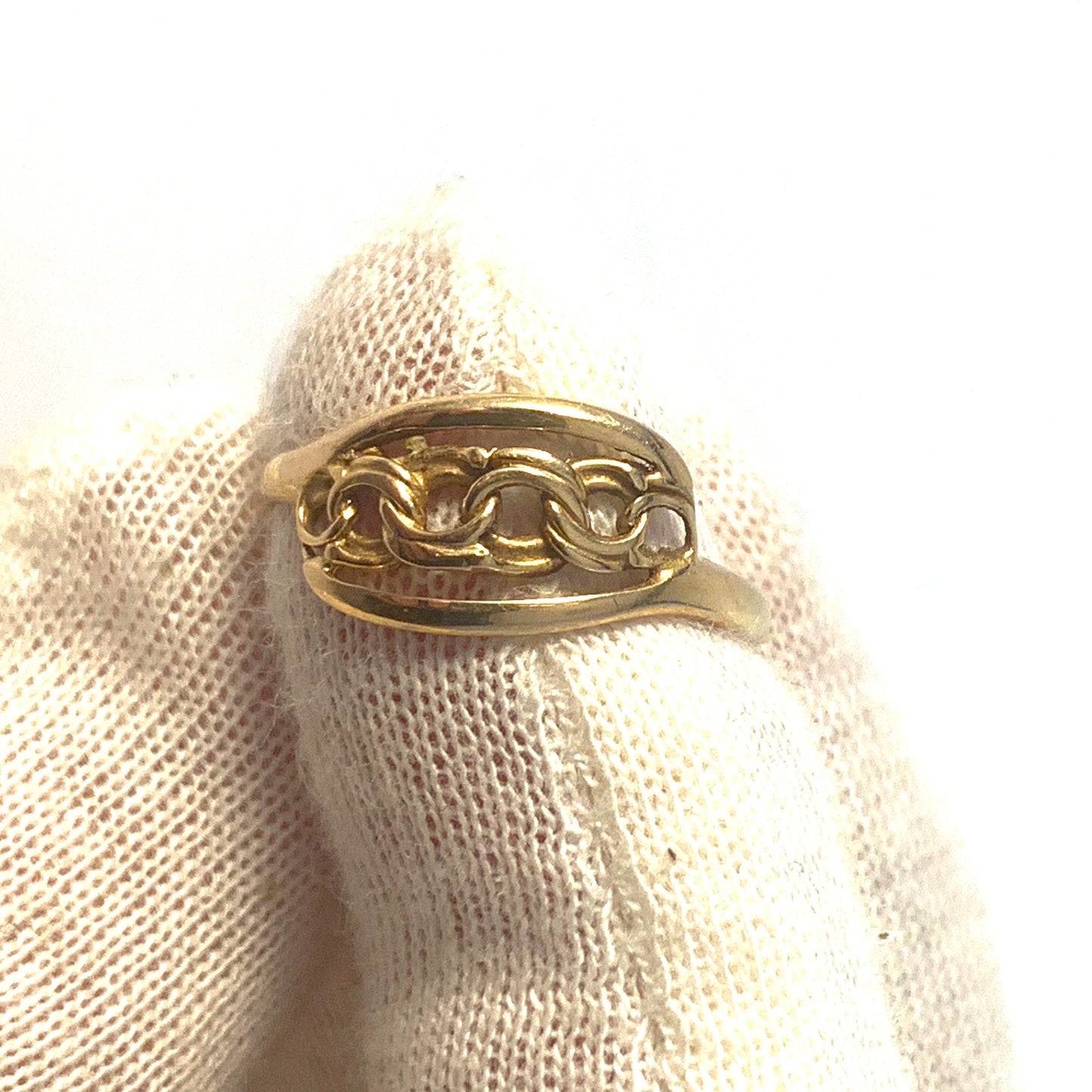 JRA, Sweden. Vintage 18k Gold Bismarck Ring.
