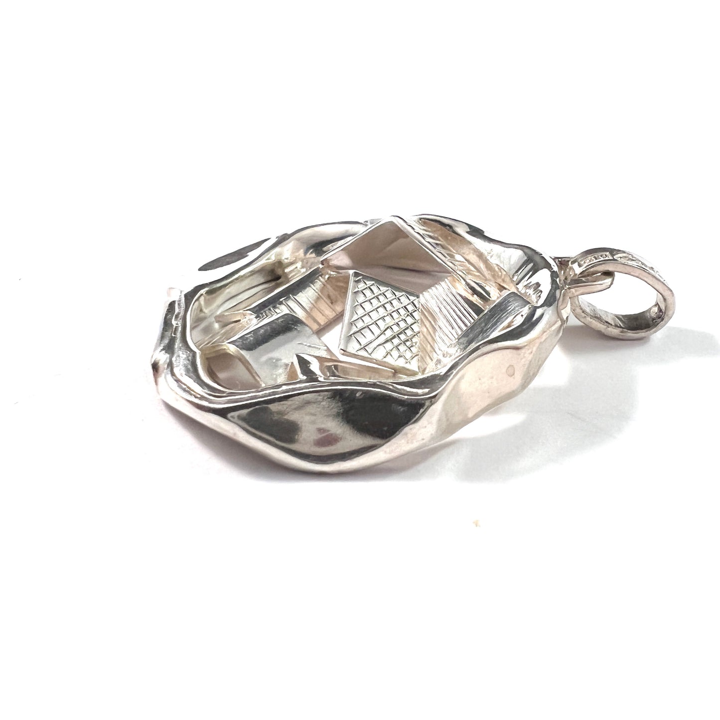 Claes E Giertta, Stockholm 1981. Vintage Sterling Silver Modernist Pendant. Signed.