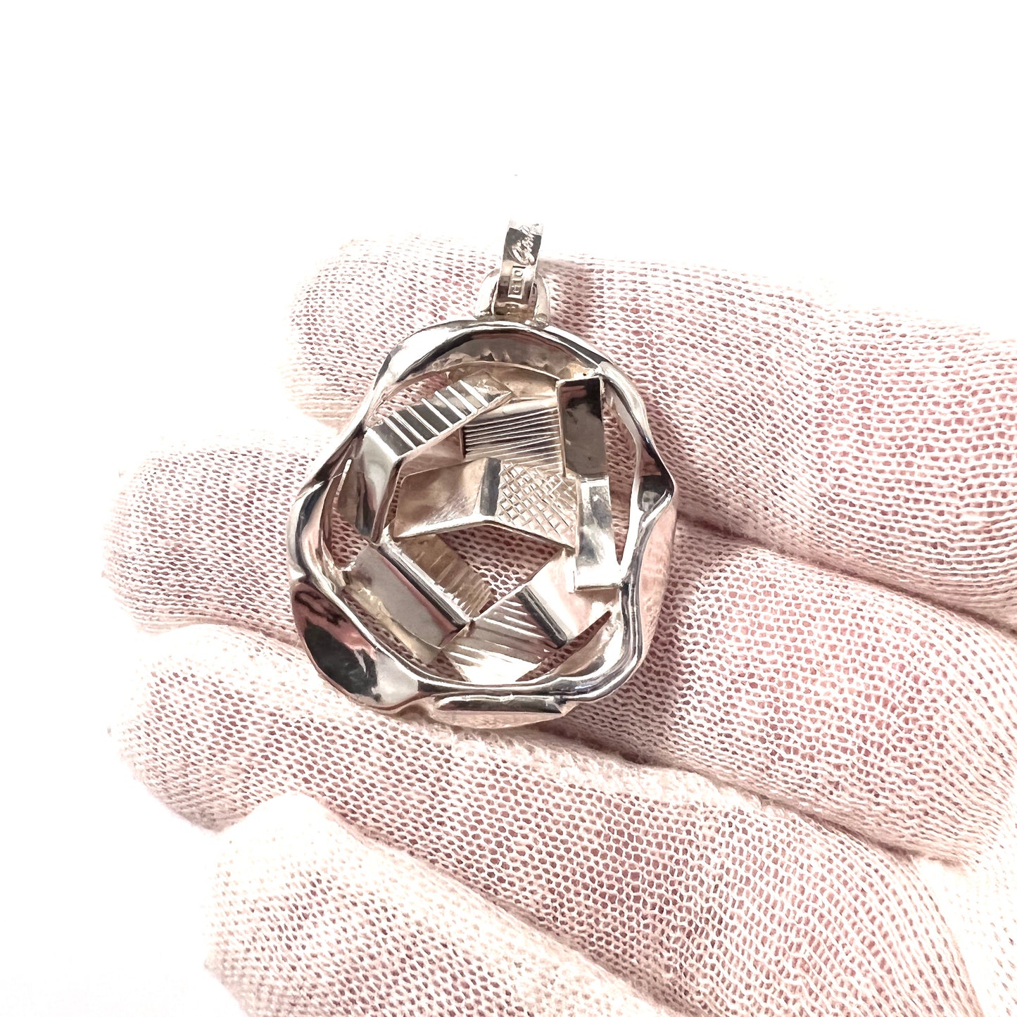 Claes E Giertta, Stockholm 1981. Vintage Sterling Silver Modernist Pendant. Signed.