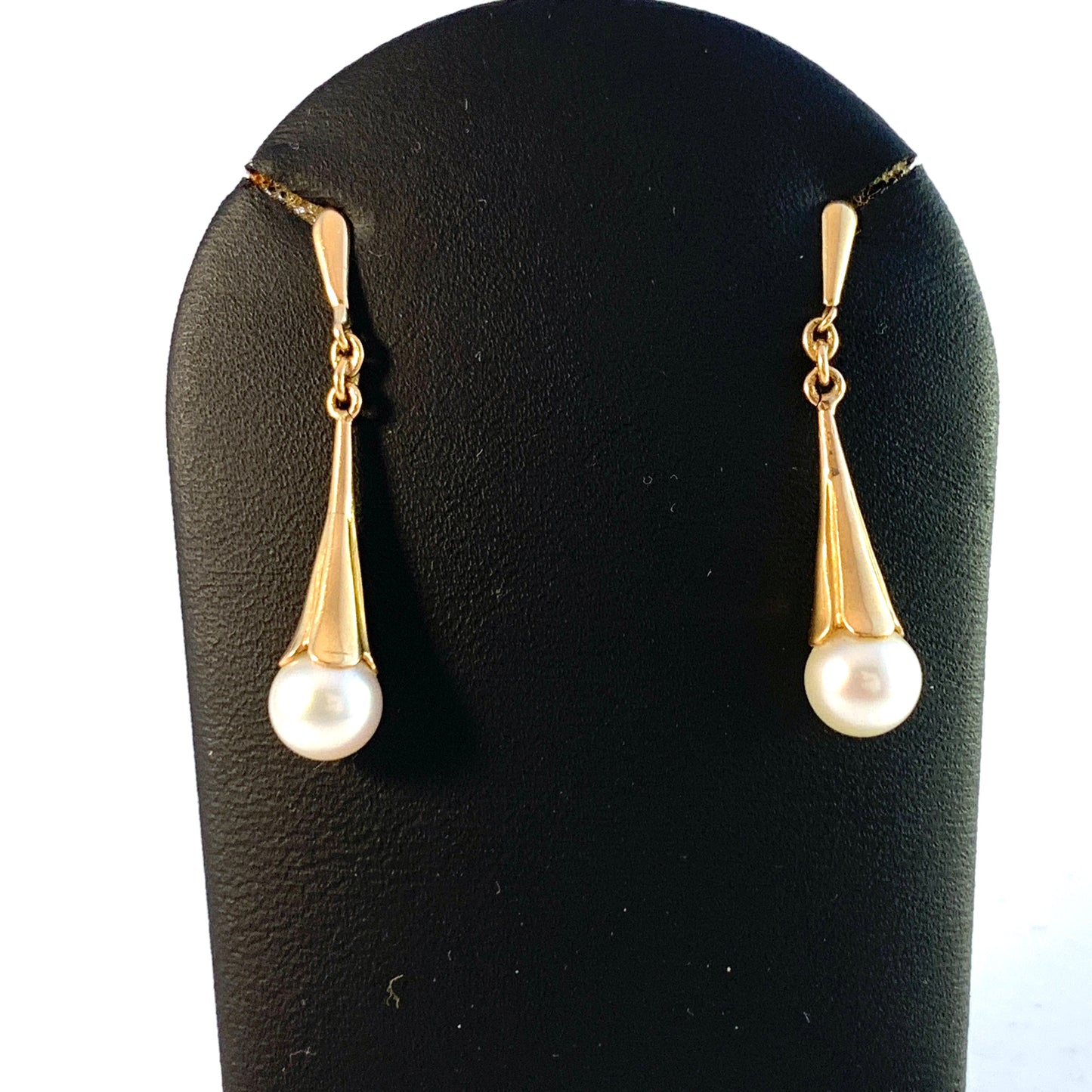 Vintage 18k Gold Cultured Pearl Earrings.