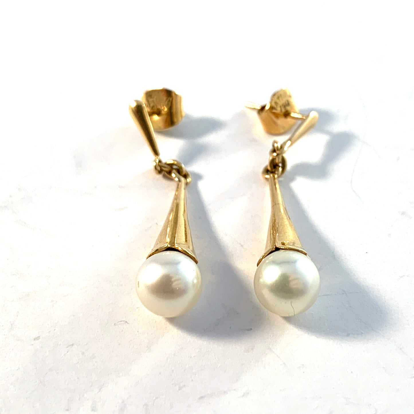 Vintage 18k Gold Cultured Pearl Earrings.