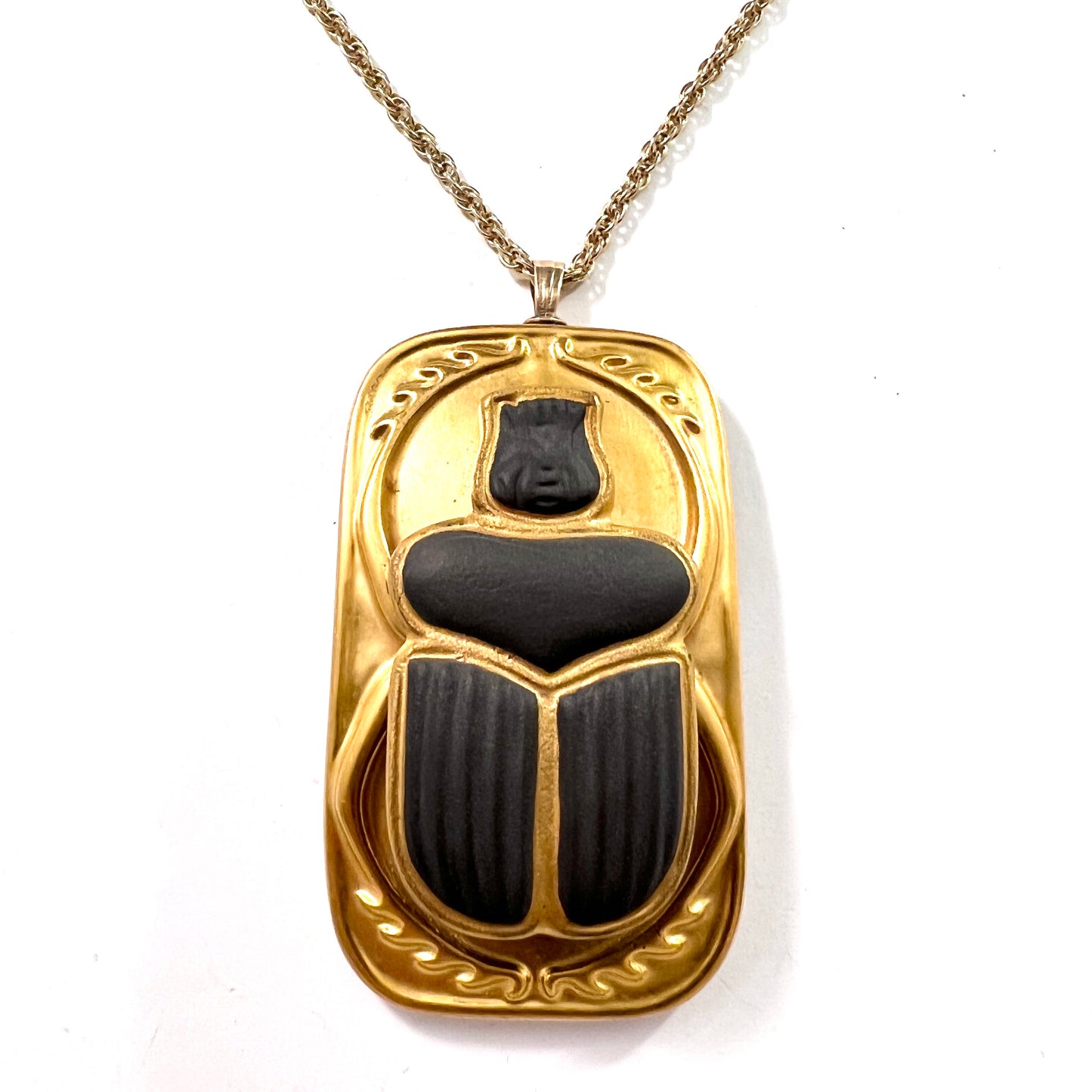 Boehm, USA. Vintage Large Porcelain Scarab Pendant Necklace.