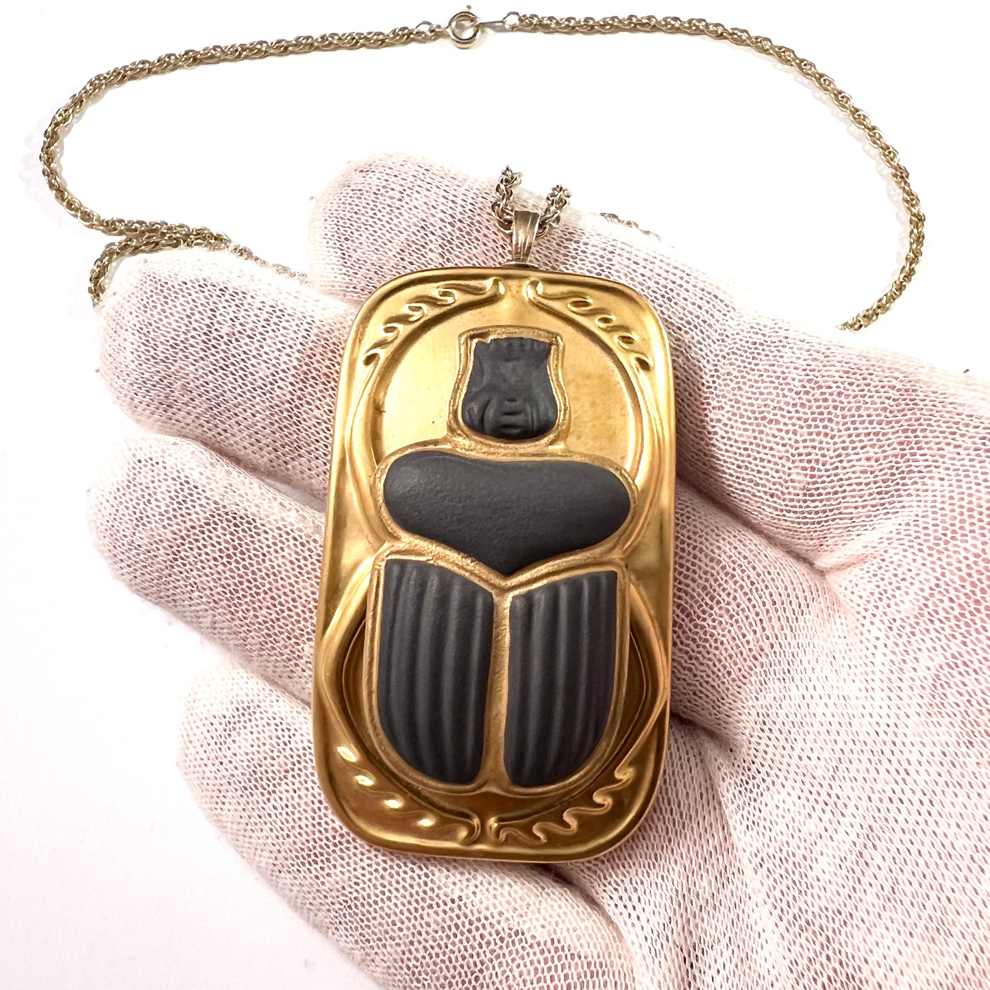 Boehm, USA. Vintage Large Porcelain Scarab Pendant Necklace.