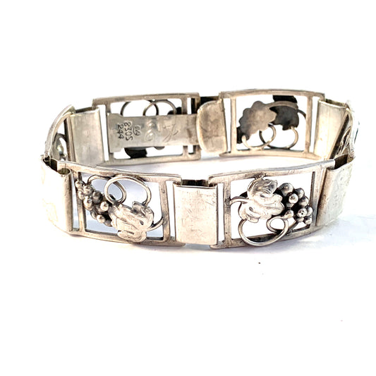 Munksgaard Denmark. Vintage Solid 830 Silver Grape Bracelet.