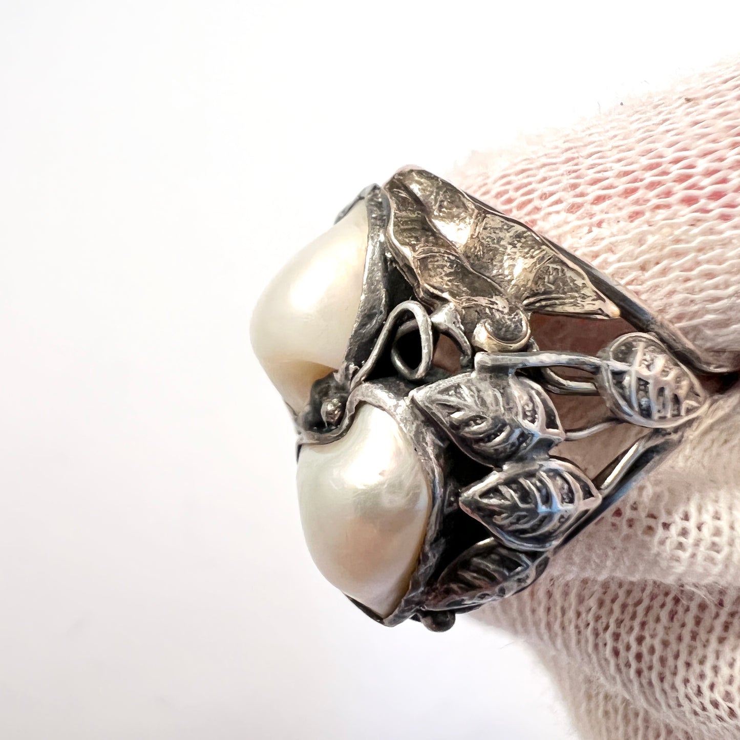 USA c 1910s. Antique Arts & Crafts Sterling Silver 14k Gold Mississippi Pearl Ring