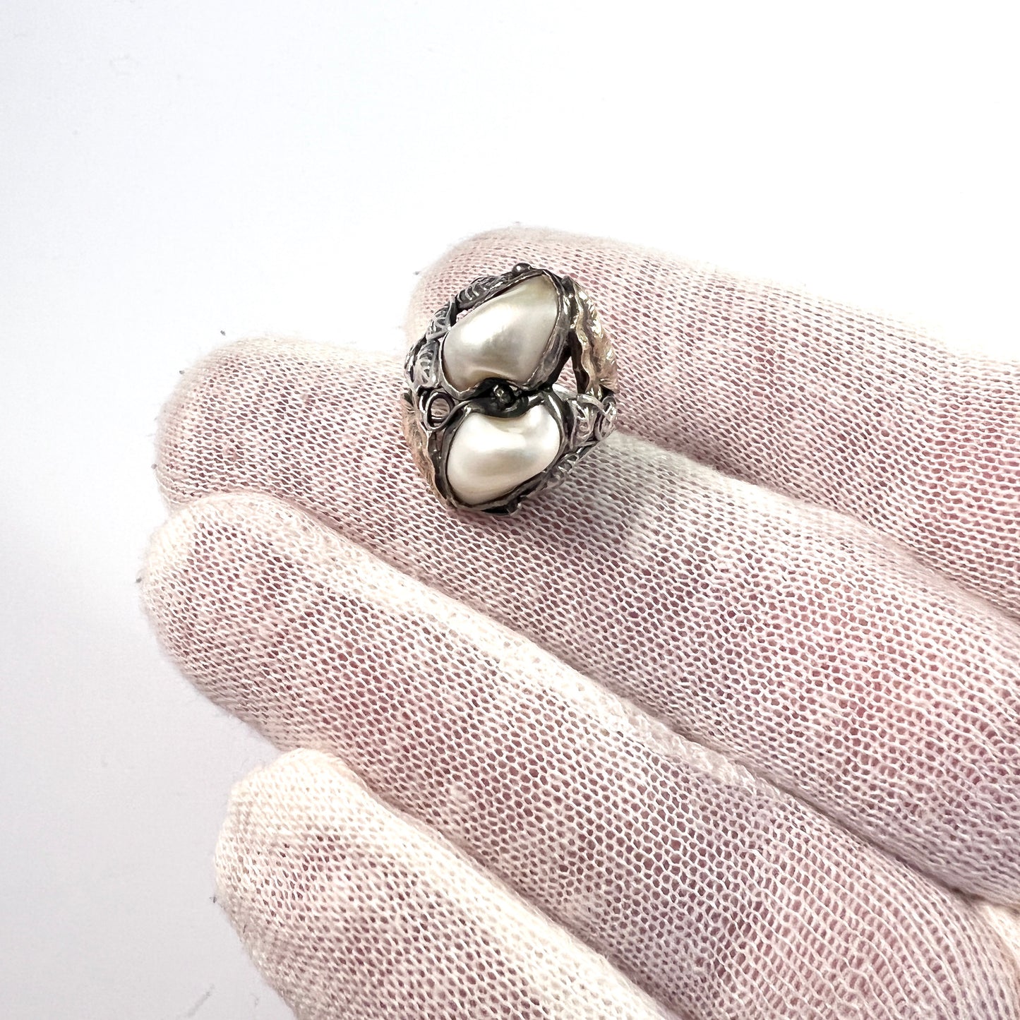 USA c 1910s. Antique Arts & Crafts Sterling Silver 14k Gold Mississippi Pearl Ring