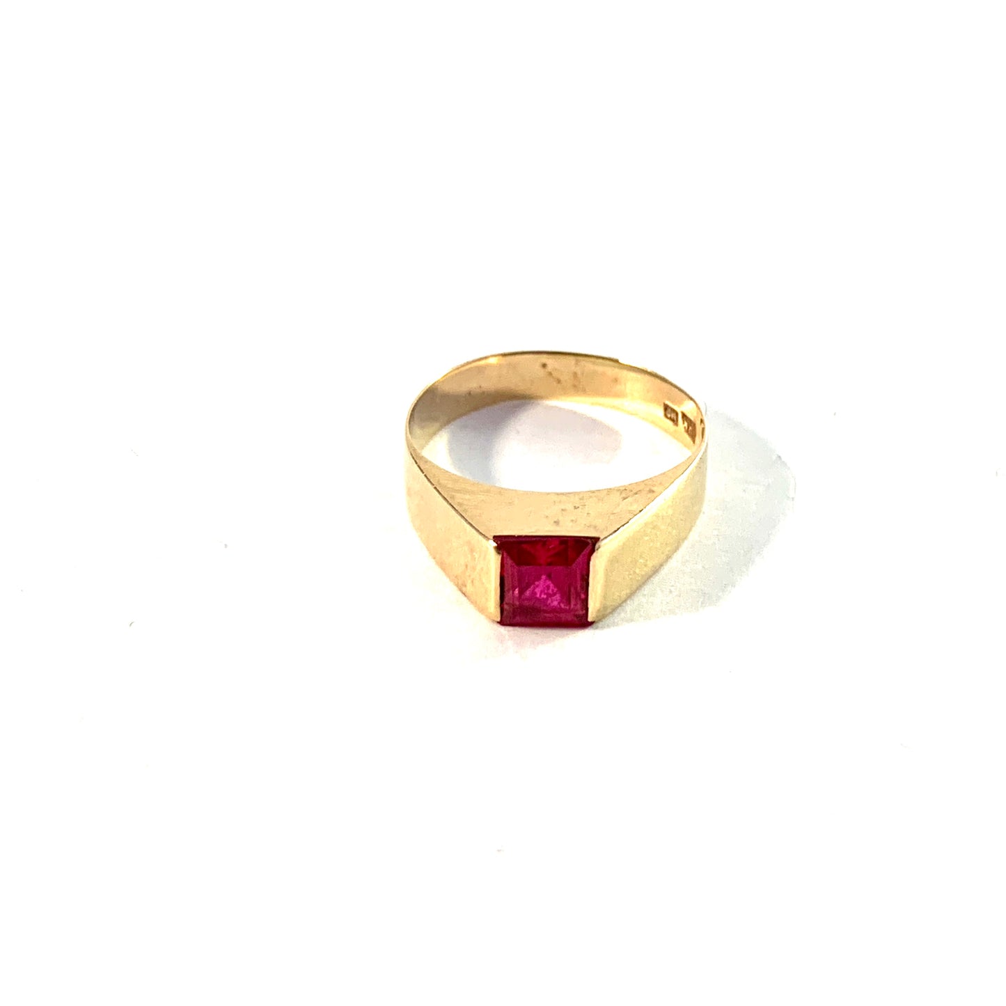 Johan Petersson, Sweden 1958. Vintage 18k Gold Synthetic Pink Sapphire Ring