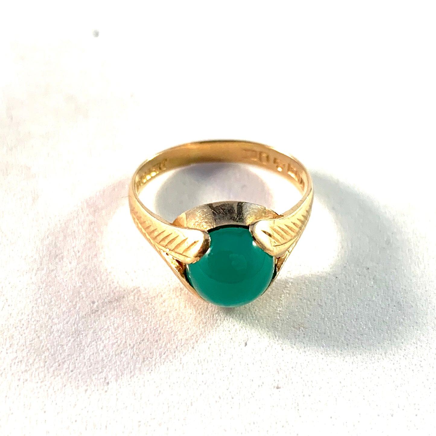 Atelje Stigbert, Sweden year 1957 Mid Century Modern 18k Gold Chrysoprase Ring.