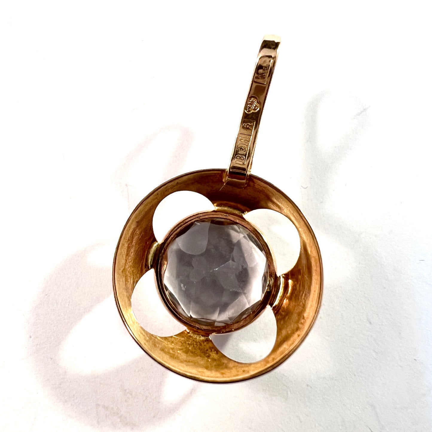 Bengt Hallberg, Sweden 1975. Vintage 18k Gold rock Crystal Pendant.