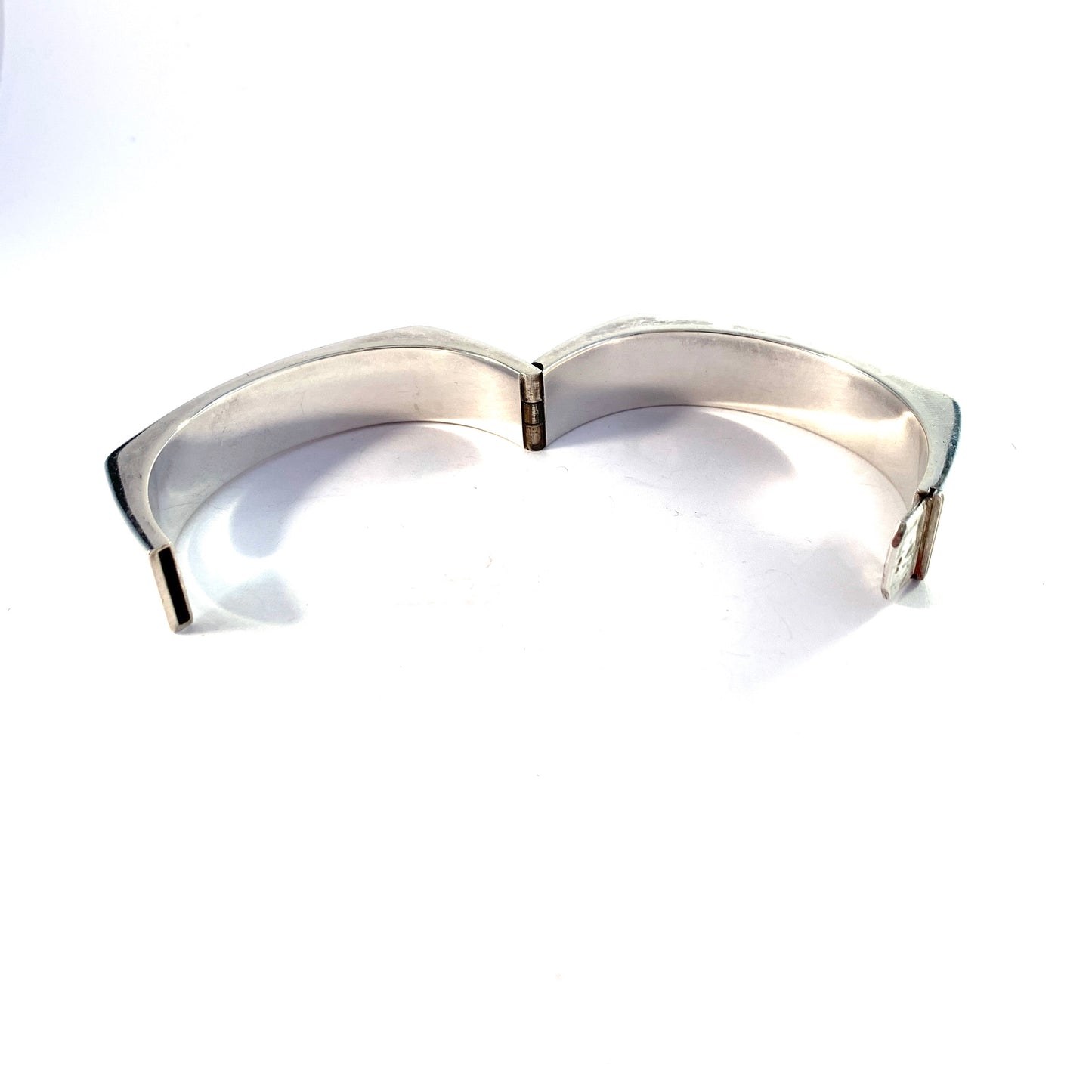 K Laursen, Denmark 1970s. Vintage Sterling Silver Hinged Bangle Bracelet.