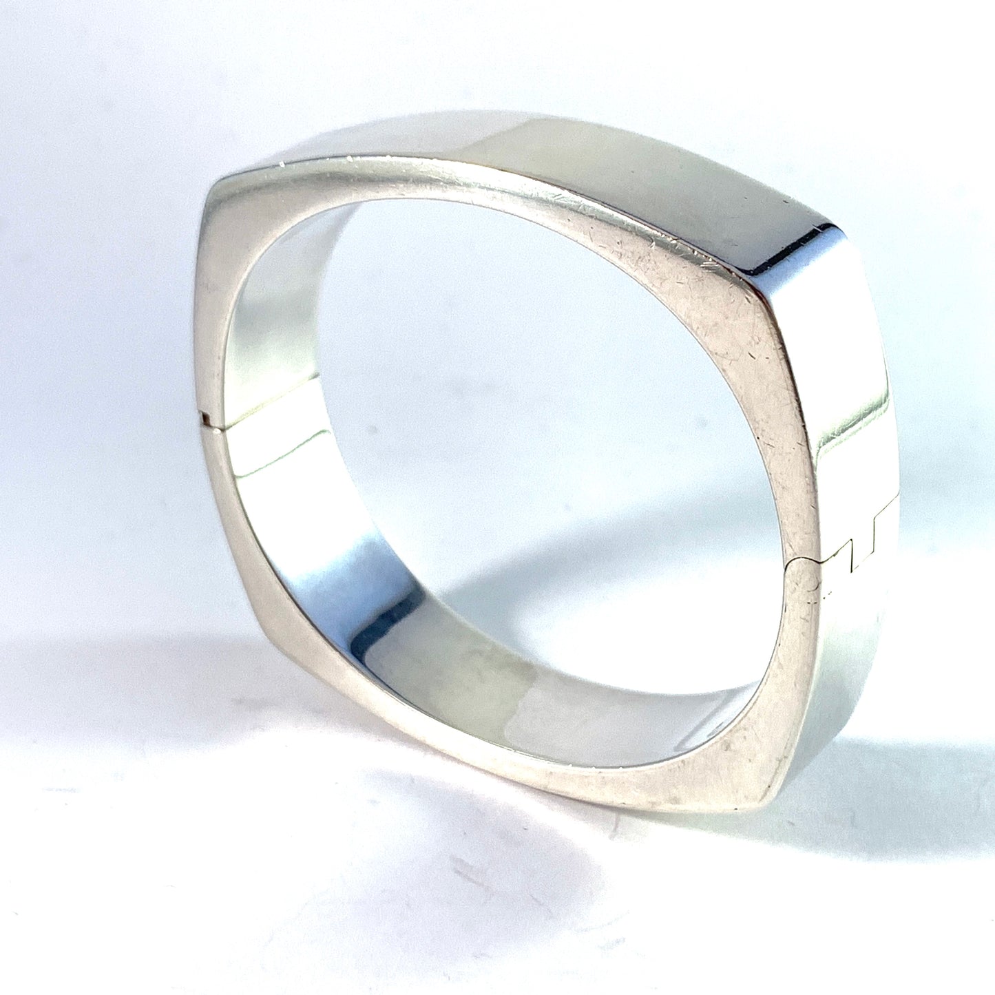 K Laursen, Denmark 1970s. Vintage Sterling Silver Hinged Bangle Bracelet.