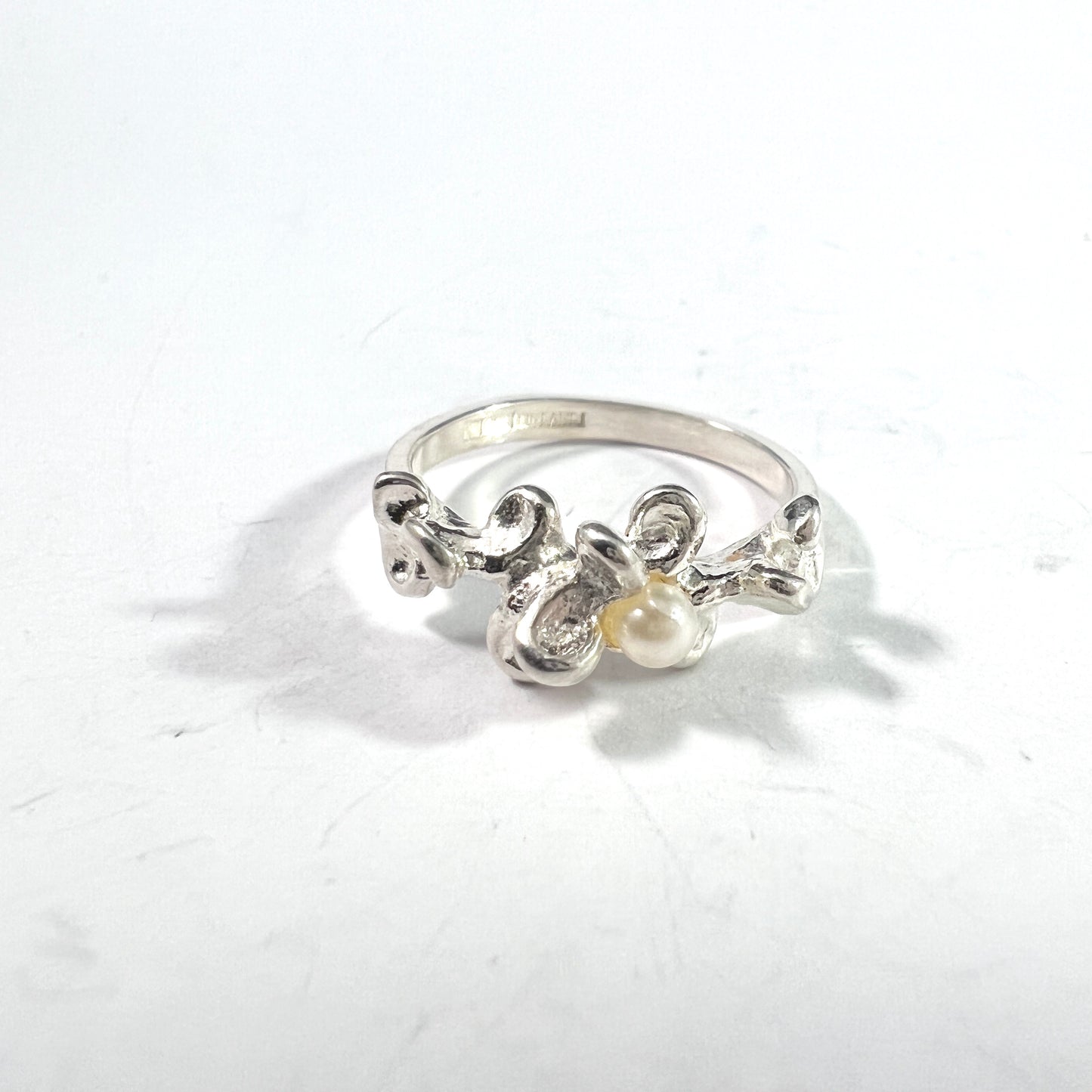 Kultasepat Salovaara, Finland. Vintage Sterling Silver Cultured Pearl Ring.