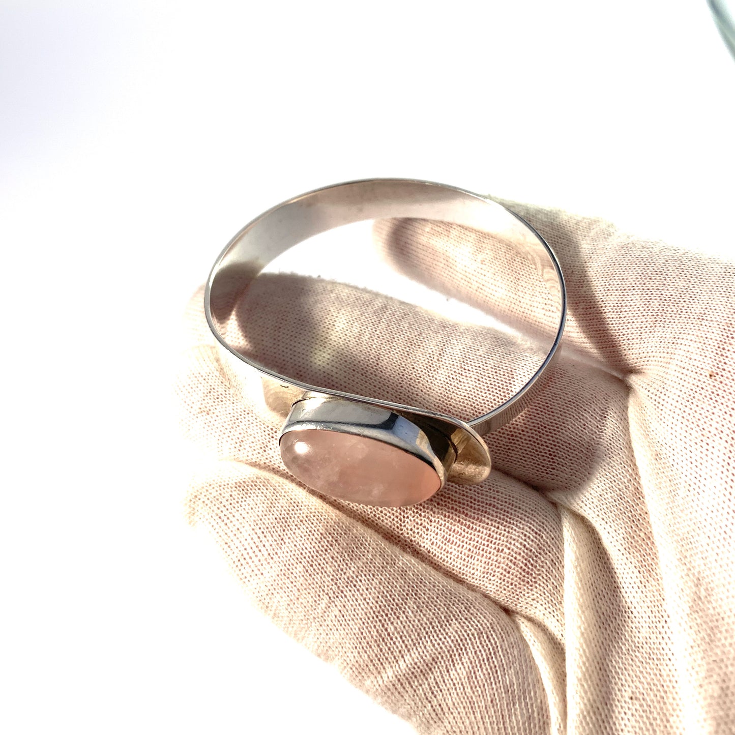 Vintage 1960-70s. Solid 835 Silver Rose Quartz Open/Close Bangle Bracelet