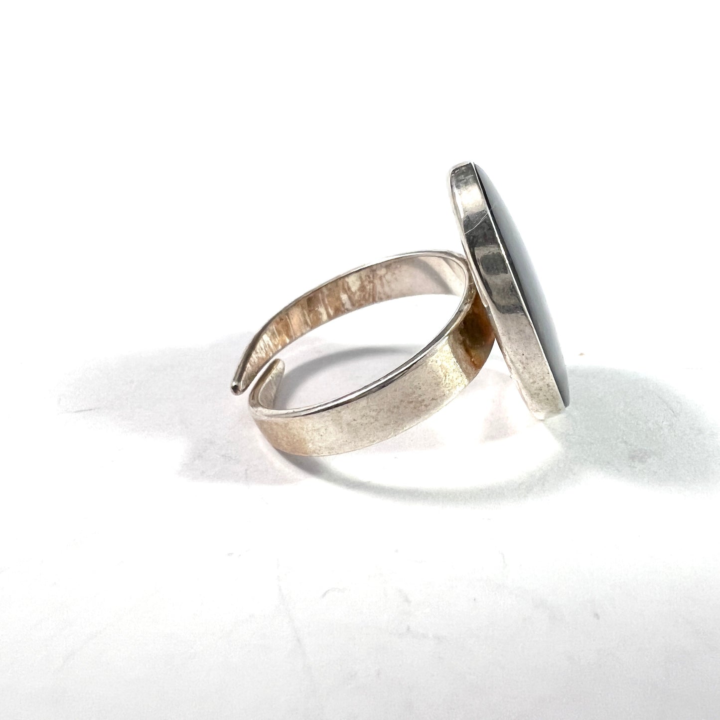 Maker KGK, Finland. Vintage Sterling Silver Spectrolite Ring.