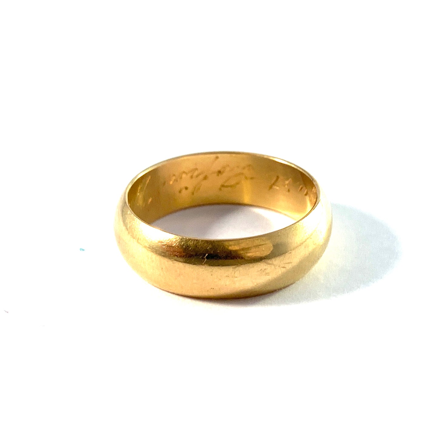 A Landsort, Sweden year 1908. Antique 18k Gold Wedding Band Ring.