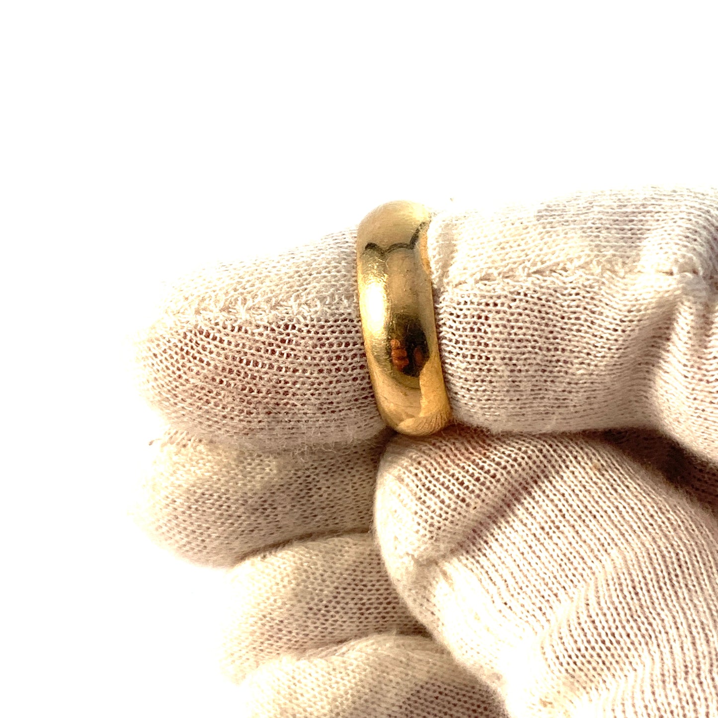 A Landsort, Sweden year 1908. Antique 18k Gold Wedding Band Ring.