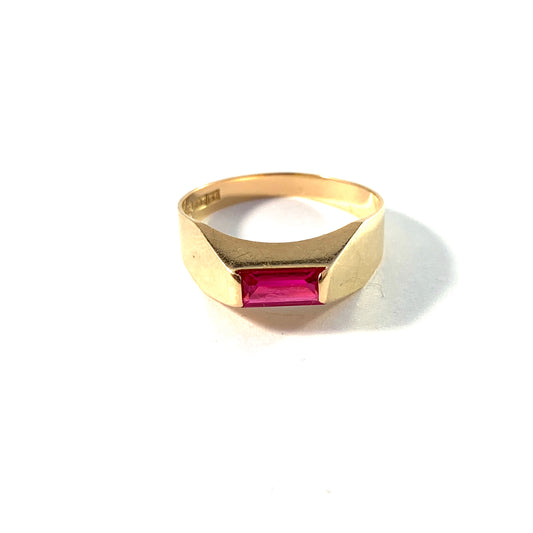 Alton, Sweden 1969. Vintage Modernist 18k Gold Synthetic Pink Sapphire Ring.