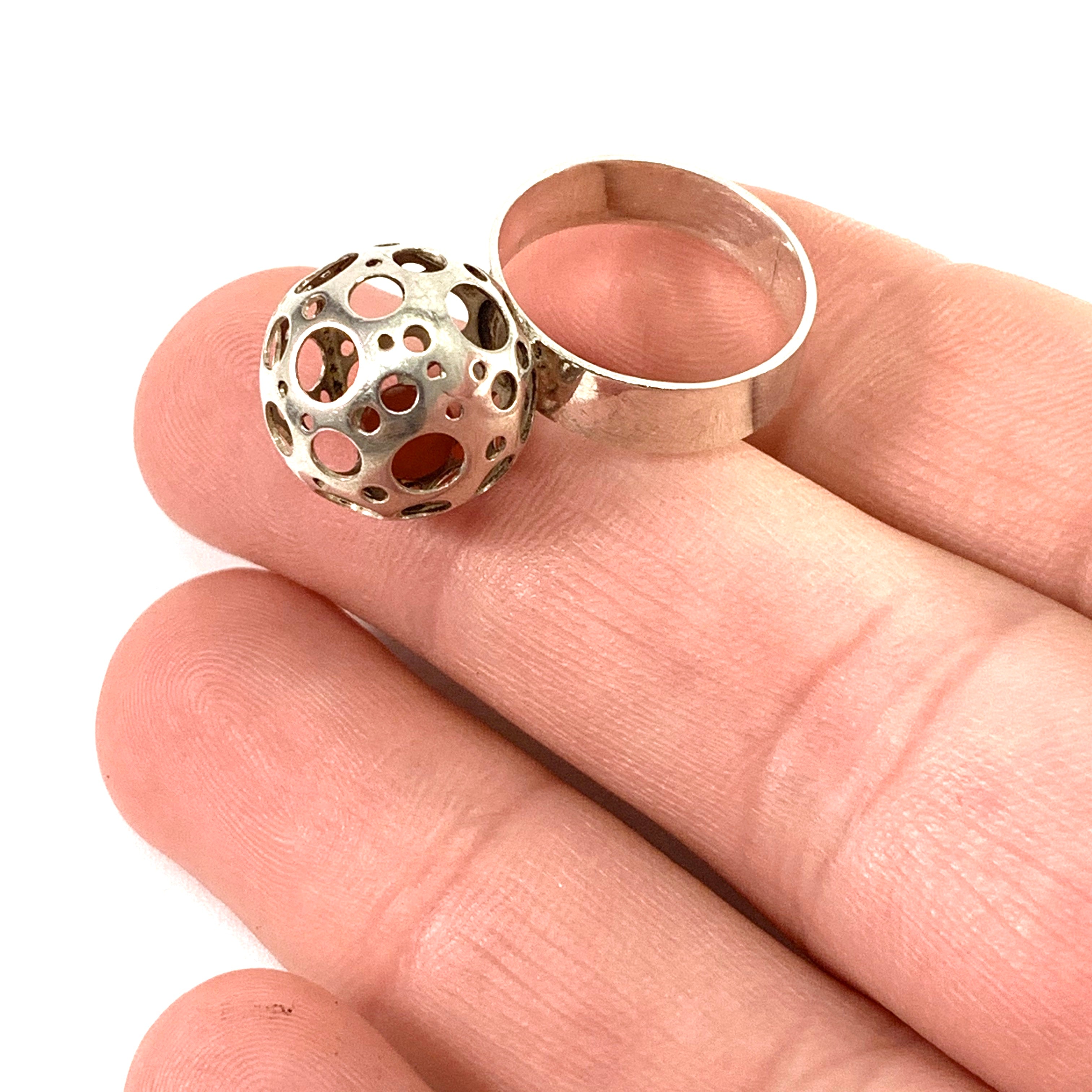 Liisa Vitali for N Westerback, Finland year 1973 Sterling Silver Trapped Carnelian Sphere Ring.