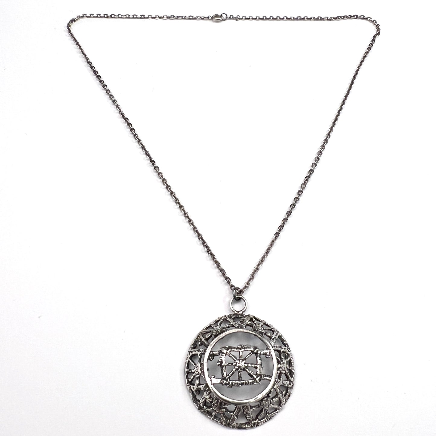 Pentti Sarpaneva for Turun Hopea Finland 1972. Solid Silver Pendant Necklace.