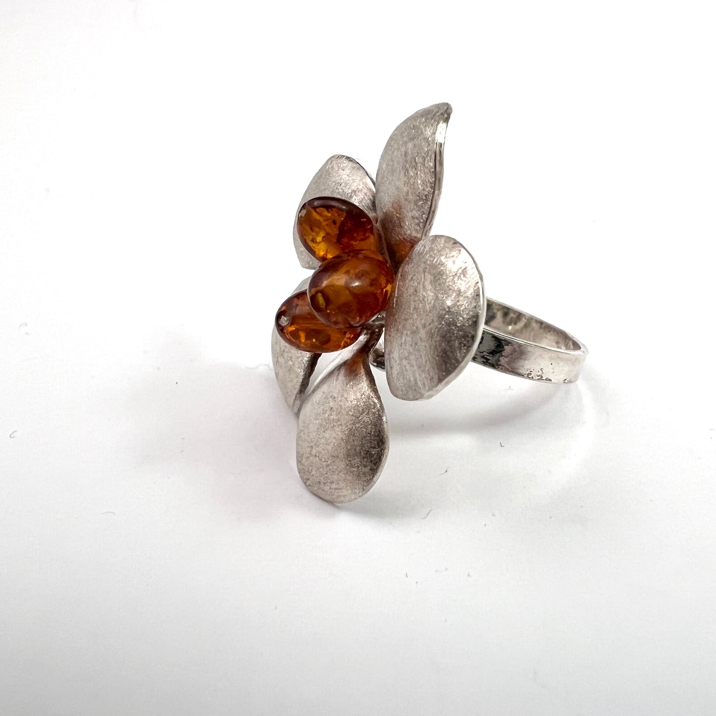 Chorzów, Poland. Large Vintage Sterling Silver Amber Flower Ring.