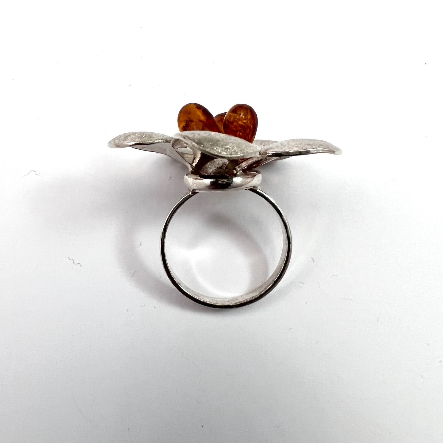 Chorzów, Poland. Large Vintage Sterling Silver Amber Flower Ring.