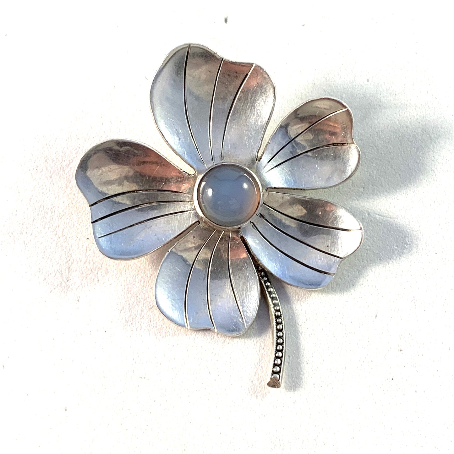 Victor Janson, Sweden 1954. Vintage Mid Century Sterling Silver Chalcedony Flower Brooch.