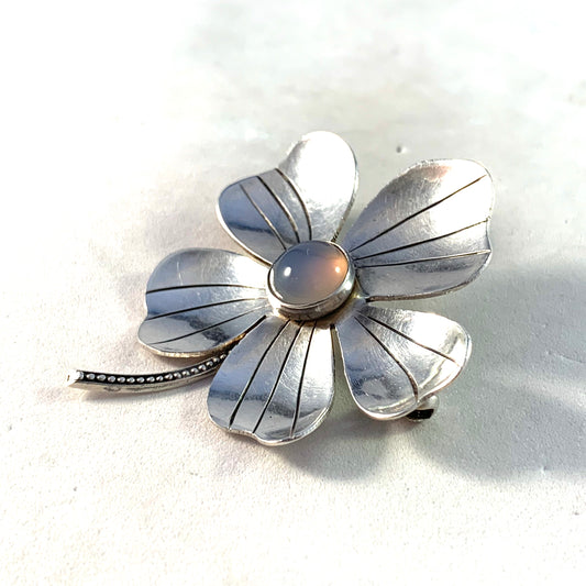 Victor Janson, Sweden 1954. Vintage Mid Century Sterling Silver Chalcedony Flower Brooch.